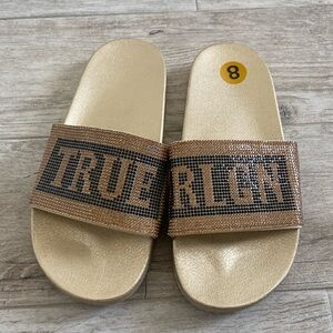 True Religion Meyer Bling Women’s Gold Black Slides Slippers Sandal Size 8